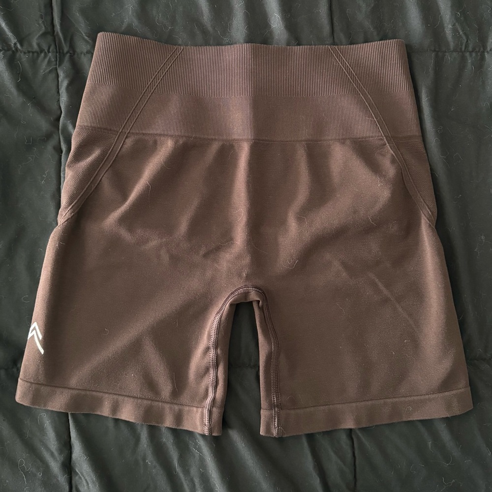 Oner Active 70% Cocoa Effortless Seamless Shorts — Medium — Knitted Logo